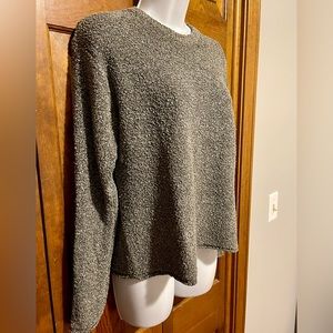 Women’s Columbia size medium long sleeve cotton top back and gray lightweight